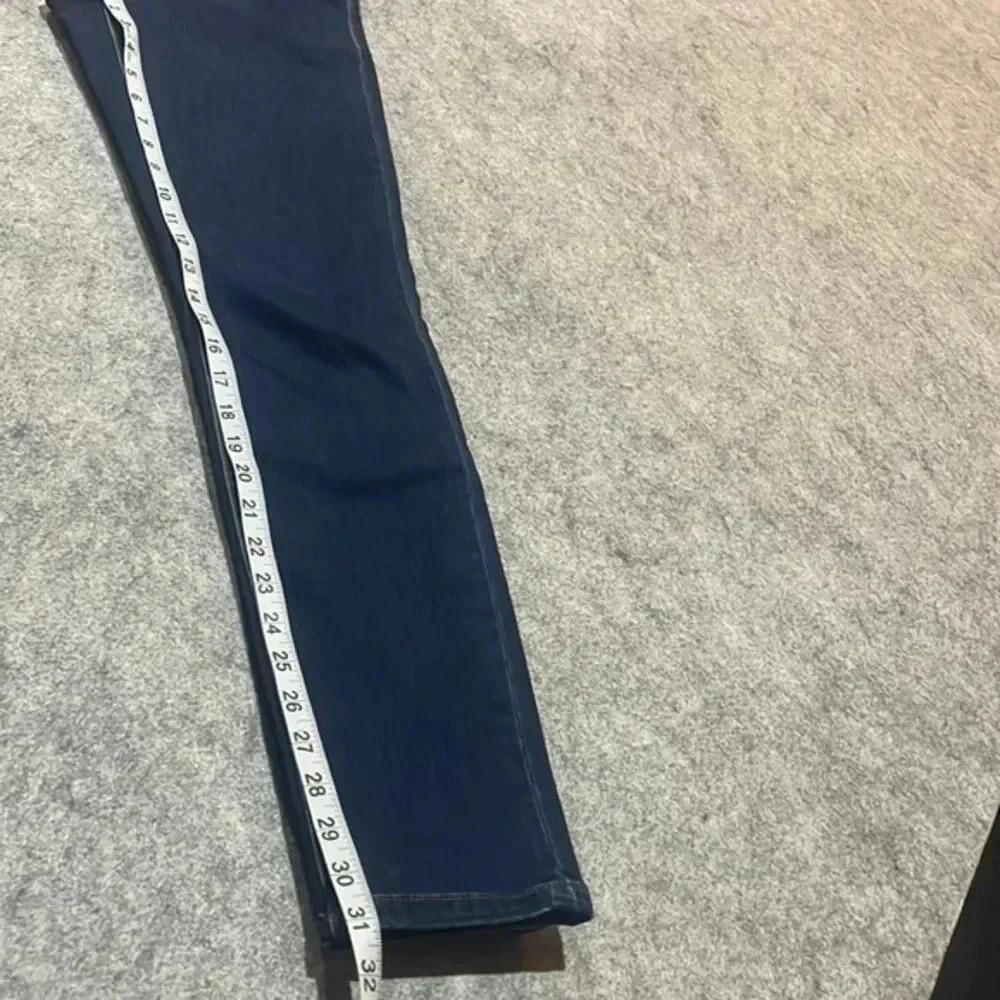 William Rast Mid Rise Slim Leg size  4‎ - Picture 6 of 6